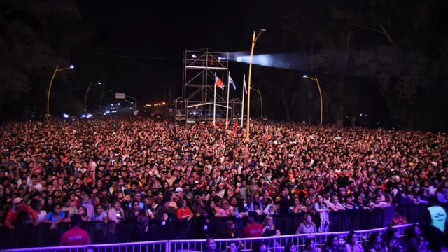Con un espectáculo para 60.000 personas, Santiago reactivó su potencial turístico tras la pandemia