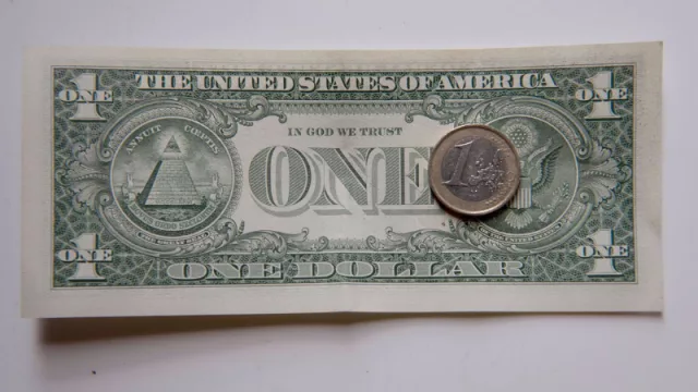 El euro vuelve a perder la paridad con el dólar (casi 1 a 1 por temor a una recesión en Europa)