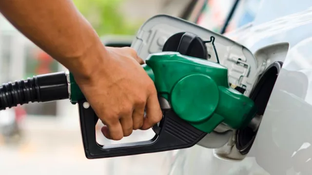 Postergan por tercera vez en el año la actualización del impuesto sobre los combustibles