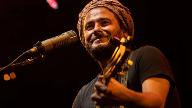 Raly Barrionuevo vuelve al Teatro 25 de Mayo "a solas y sin libreto"