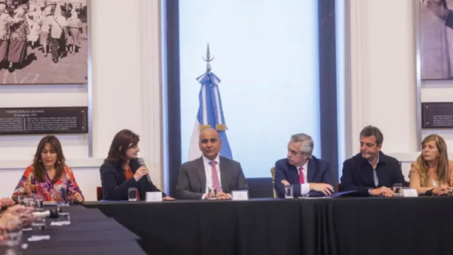 El Gobierno Nacional acordó un aumento del 20% del salario mínimo