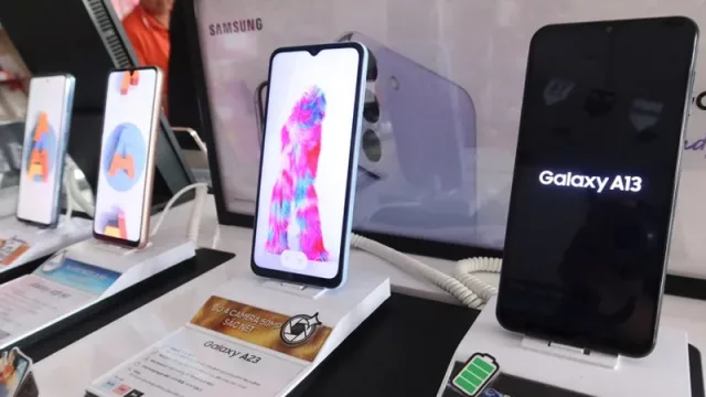 No te quedes incomunicado: congelan por 90 días los precios de los celulares (y vuelven las 12 cuotas)