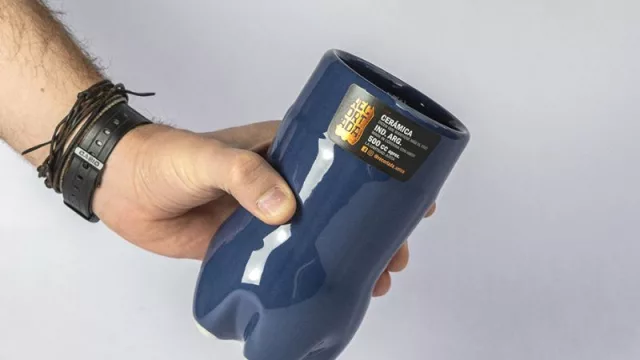 El famoso “viajero” ya no es de plástico, ahora es cerámico y de colección (Recortada, una jarra homenaje al ingenio nacional)