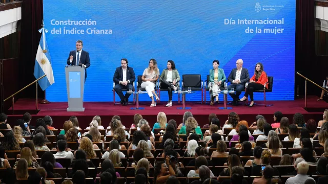 Economía e Indec lanzan el Índice Crianza que medirá costo de los bienes esenciales y el cuidado de niños, niñas y adolescentes