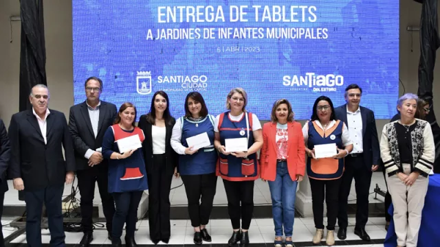 La intendente Fuentes y la ministra de Educación Nassif entregaron tablets a los jardines de infantes de la Municipalidad