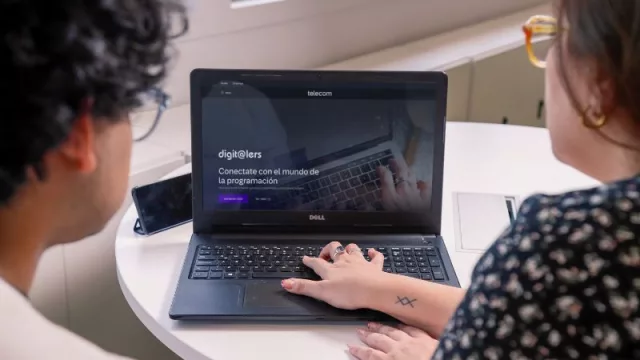 Telecom abre inscripción para 1.500 becas en tecnología y programación