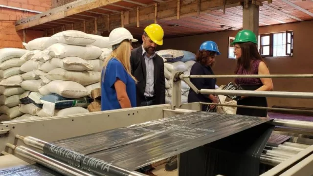 Terramaq SRL, la compañía jujeña que recicla más de 700.000 kg anuales de plástico y los convierte en elementos para el campo y bolsas de residuos