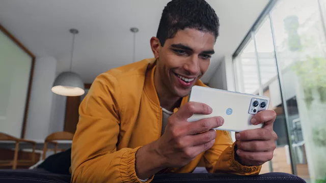 Para qué tu móvil tiene Dolby Atmos (Motorola te enseña a sacarle todo el jugo)