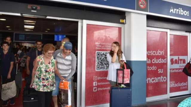Más de 100 mil personas pasaron por el aeropuerto Martín Miguel de Güemes (la estación local, en el top 10)