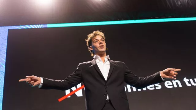 "Confía en tus ideas”, el nombre que el chat GPT le sugirió a Santiago Maratea para la Experiencia Endeavor ("pero no confíes en nadie de tu alrededor")