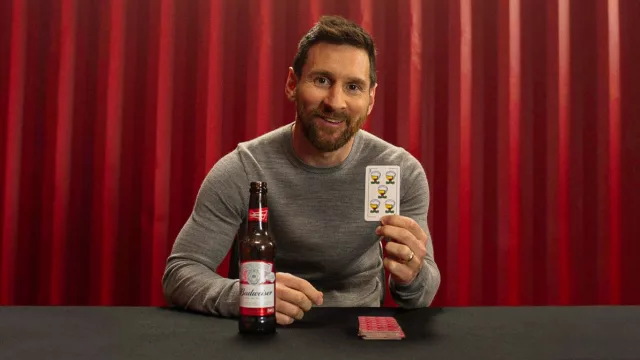 Budweiser acompaña a Messi por otros dos años donde quiera que vaya (Lio llena un 5 de Copas)