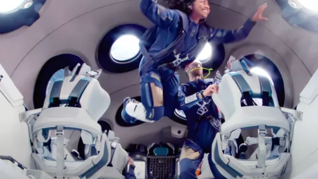 Virgin Galactic comienza a brindar sus vuelos comerciales al espacio (y planea realizar un vuelo al mes)