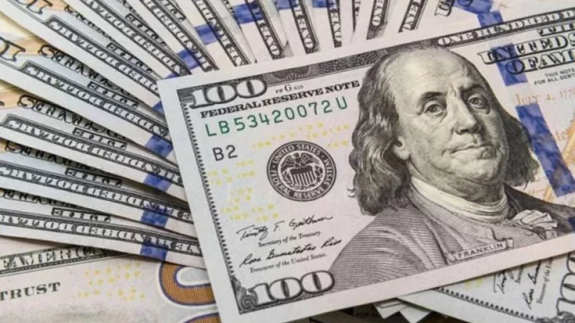 El dólar blue cotiza a $ 780 en el inicio de las operaciones