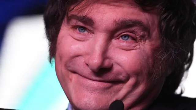 Analizamos los mitos y realidades de la entrevista de Javier Milei con Tucker Carlson (que ya supera las 410 millones de vistas)