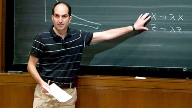 Quién es Juan Martín Maldacena, el argentino que podría ser el sucesor de Stephen Hawking (de la UBA al Balseiro, y de ahí a Princeton)