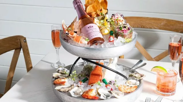 Un nuevo restaurante temático abre sus puertas en enero de 2024: descubre el encanto costero de Miami en The Hampton Social