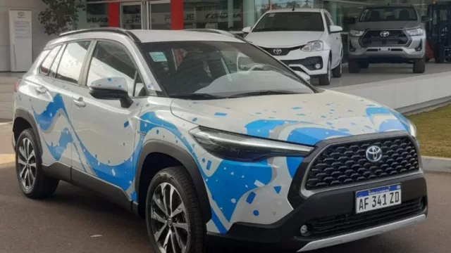 Toyota Corolla Cross ¿cuál es el precio del electrificado más vendido de 2023?