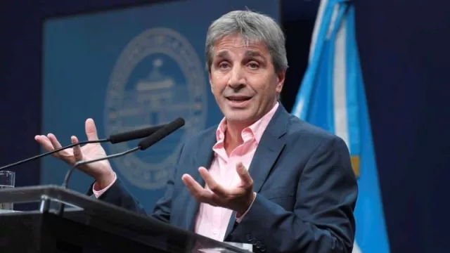 Según Luis Caputo si se aprueba la ley Bases bajará el impuesto PAIS (y adelantó que la inflación se ubicará debajo del 5%)