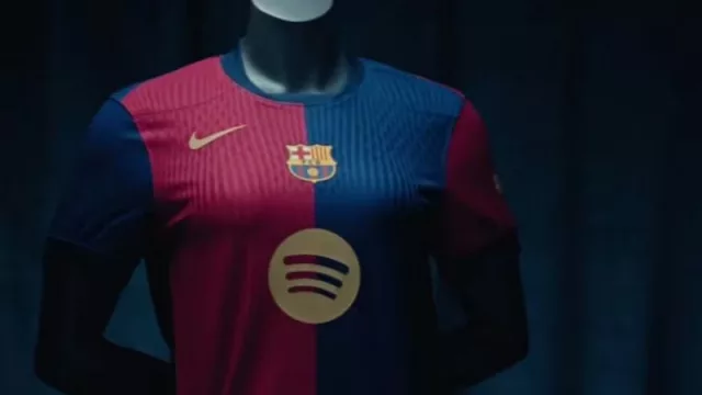 FC Barcelona presenta su nueva camiseta para la temporada 2024/2025 (de la mano de Ronaldinho)