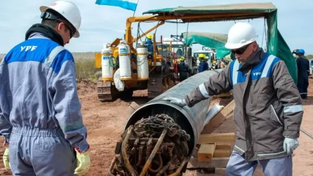 YPF lanza un ultimátum a las operadoras para sumarse al Oleoducto Vaca Muerta Sur