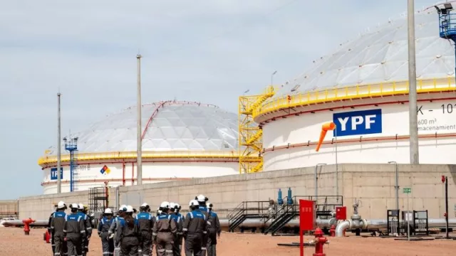 YPF firmará un acuerdo para vender el 30% del gas de Vaca Muerta
