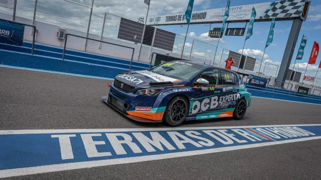 Casella y Pernía brillaron en Termas de Río Hondo (y mantienen viva la lucha por el campeonato TCR South America)