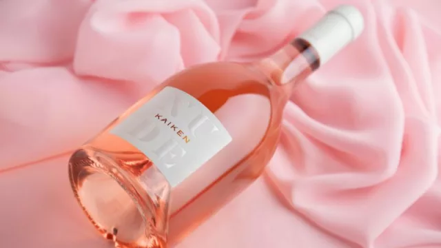 El 14 de febrero no es solo corazones: vinos enamorados para el brindis en San Valentín