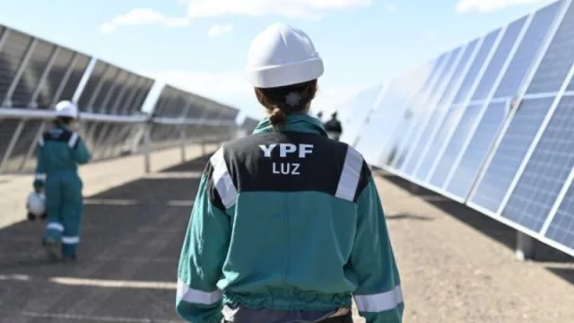 Avanza el primer proyecto del RIGI: YPF Luz instala los primeros paneles solares en Mendoza