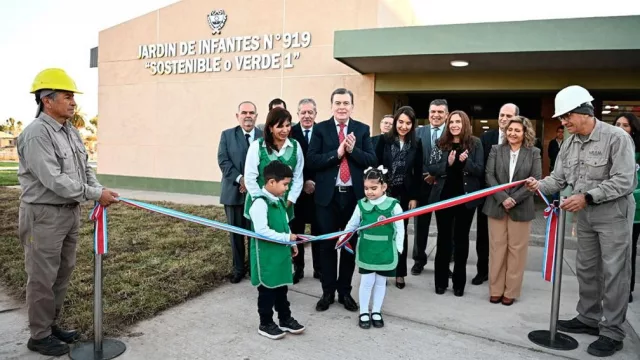 Educación, desarrollo urbano y economía: el impacto de las nuevas “Escuelas Verdes” inauguradas por Zamora