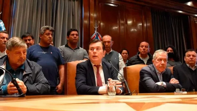 Zamora anunció bonos por $ 3,1 millones para estatales santiagueños (y genera impacto directo en la economía local)