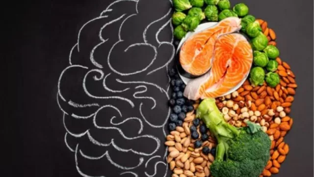 El 67% de los empleados españoles admite recurrir a la alimentación emocional para manejar el estrés o la ansiedad en el trabajo