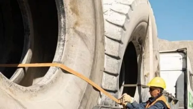 Alumbrera recicla el 100% de neumáticos mineros (y genera empleo y desarrollo en Catamarca)