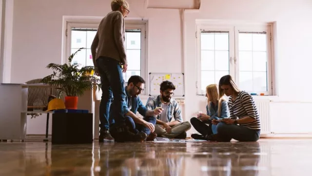 Barcelona (650€), Madrid (620€) y Bilbao (528€), las ciudades más caras para alquilar habitación en España