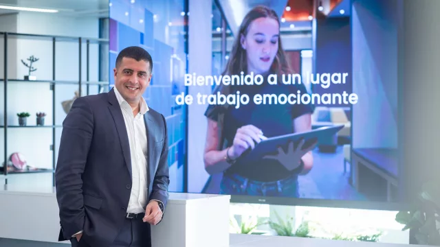 Konecta y CrewAI se unen para transformar las operaciones de CX con IA agéntica