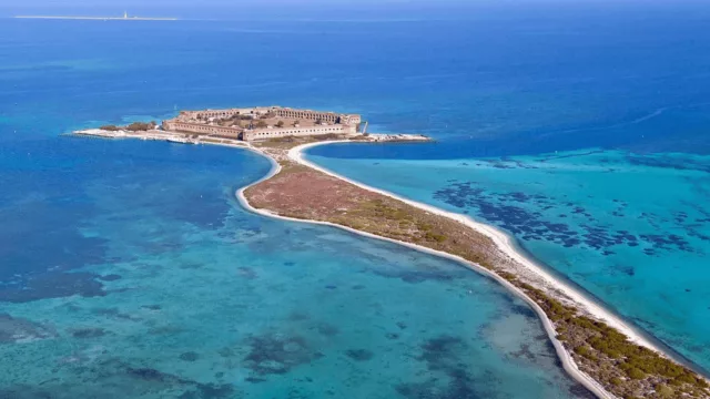 Un lugar asombroso para visitar este 2026, Dry Tortugas en Florida (Un viaje en el tiempo)