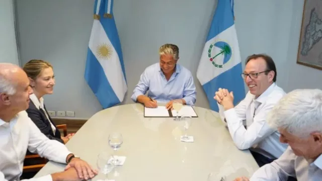 Shell aporta USD 250 mil a las Becas Gregorio Álvarez y se suma como aliado del plan educativo neuquino