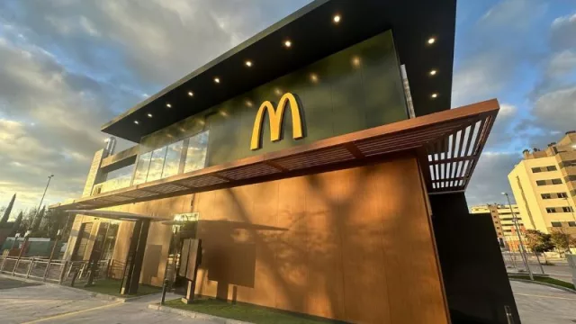 McDonald's busca nuevos franquiciados en España tras superar los 660 restaurantes (y tiene como objetivo alcanzar los 800 puntos en 2028)