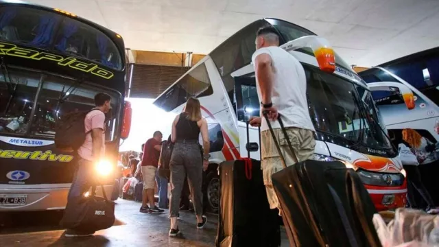 Viaje fallido y perjuicios económicos: santiagueños denunciaron a una empresa turística por dejarlos varados en Mar del Plata
