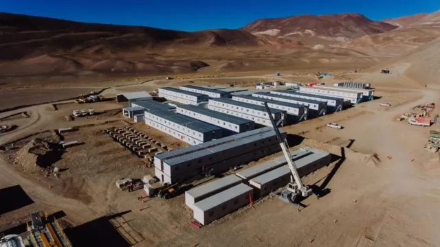 Vicuña confirma que el cobre saldrá por Chile y que ya cuenta con financiamiento para la construcción