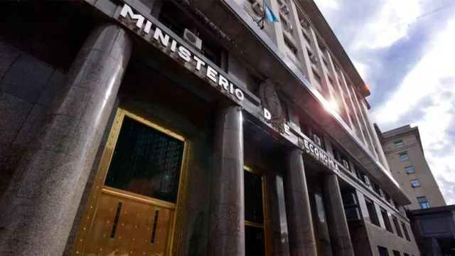 Granados advierte sobre cambio de matriz económica y foco en exportaciones (impacto en el modelo productivo)