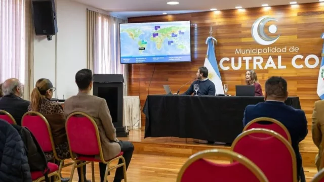 Argentina LNG presentó en Cutral Co y Plaza Huincul una inversión de US$ 25.000 millones vinculada a Vaca Muerta