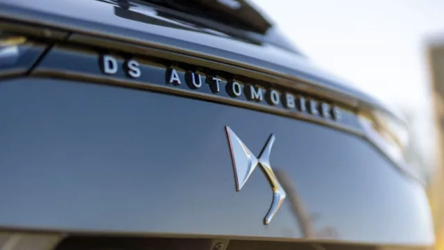 DS, la marca premium de Stellantis, vuelve a sus orígenes: se venderá también en concesionario Citroën y Peugeot