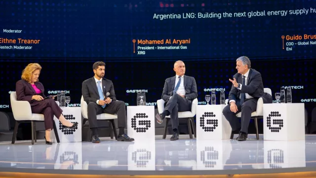YPF proyecta 18 millones de toneladas de GNL (y anticipa el inicio de las obras para 2027)