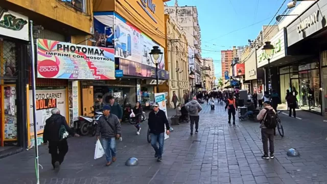 Consumo en Jujuy: las ventas siguen irregulares y los comercios apelan a descuentos y financiación